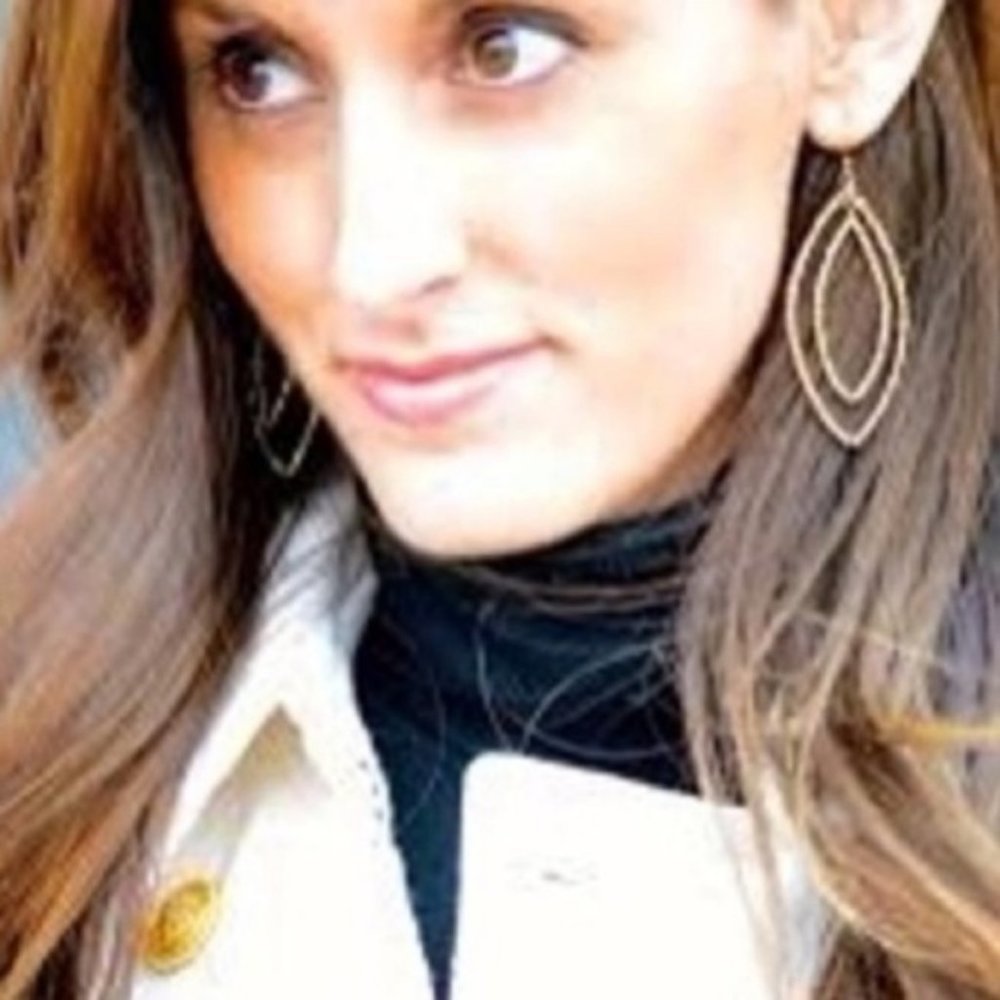 :: Stella & Dot [GOLD] Bardot Earrings - Picture 3 of 7